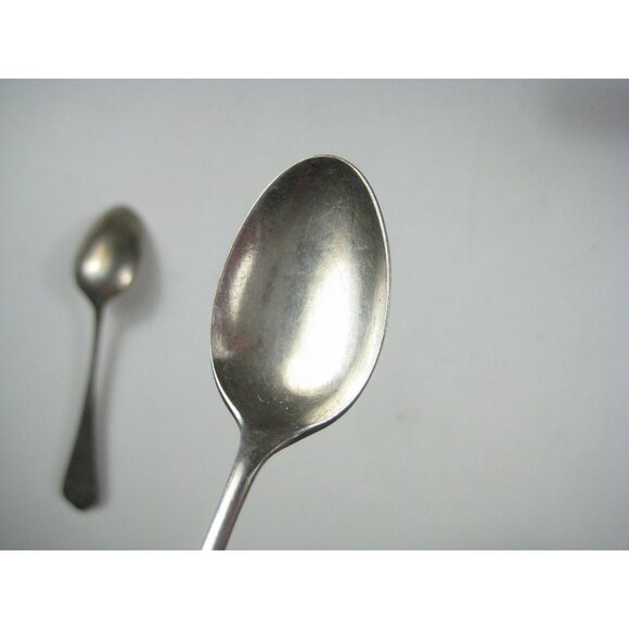 Holmes and Edwards Vintage Silver Plated Teaspoons Set Of 2 Spoons - Picture 7 of 7